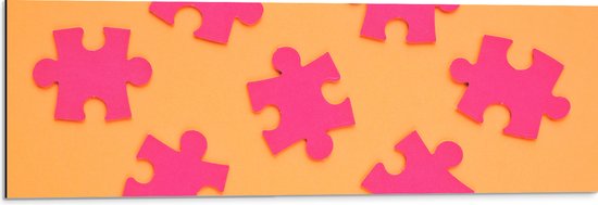 Dibond - Roze Puzzelstukjes op Oranje Achtergrond - 90x30 cm Foto op Aluminium (Met Ophangsysteem)
