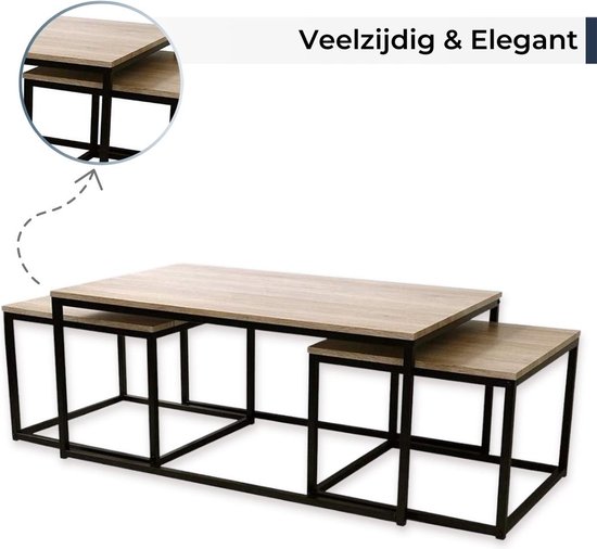 Trois tables basses avec plateaux en bois et cadres en métal noir. Les plateaux ont un grain de bois. "Polyvalent & Élégant".