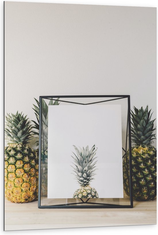 Dibond - Lijst met Ananas en Ananassen ernaast - 80x120 cm Foto op Aluminium (Met Ophangsysteem)