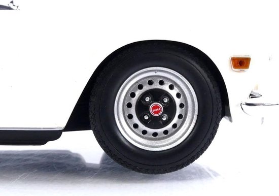 Triumph TR6 (LHD) 1969 - 1:18 - Minichamps