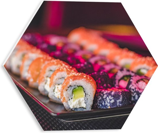 PVC Schuimplaat Hexagon - Schaal Vol met Verschillende Smaken Sushi in Paars Licht - 30x26.1 cm Foto op Hexagon (Met Ophangsysteem)