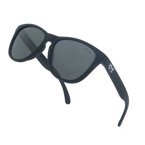 Kye Shades - Black Bear - Kinder zonnebril - kinder zonnebrillen jongens - kinder zonnebrillen meisjes - vanaf 3-7 jaar - coole zonnebril kind - zwarte zonnebril kind - UV bescherming - zonnebril stoer - vintage - hip - stoer - design