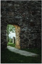 Poster Glanzend – Muur - Stenen - Gras - Doorgang - 40x60 cm Foto op Posterpapier met Glanzende Afwerking