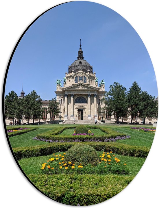 Dibond Ovaal - Badhuis met Mooie Tuin in Boedapest, Hongarije - 21x28 cm Foto op Ovaal (Met Ophangsysteem)