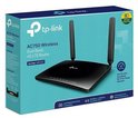 TP-Link Archer MR200 AC750 Wireless Dual Band 4G LTE Router in blauwe verpakking, met twee antennes.