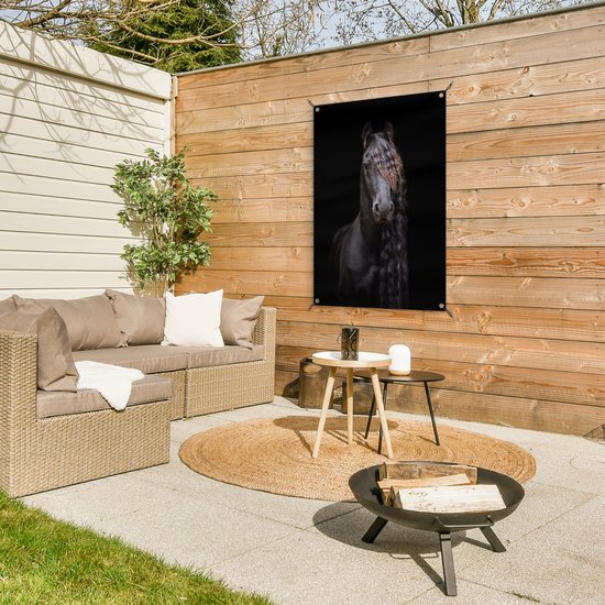 Portrait d'un cheval frison sur fond noir affiche de jardin toile en vrac 60x90 cm - Toile de jardin / Toile d'extérieur / Peintures d'extérieur (décoration de jardin)