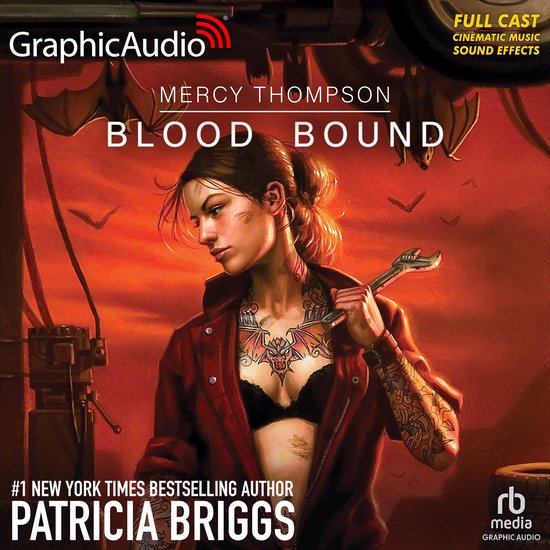 Mercy Thompson Blood Bound door Patricia Briggs. Vrouw met tatoeages, rode jas, houdt een moersleutel vast. Achtergrond met vleermuizen.