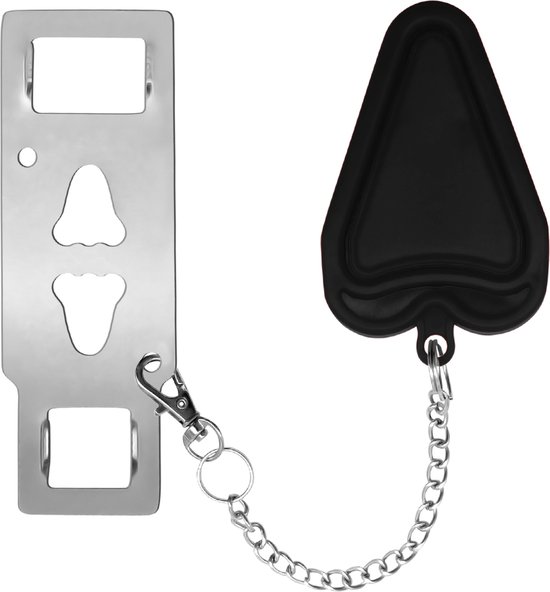 Een zilverkleurig metalen deurslot met een zwarte hartvormige sleutelhanger.