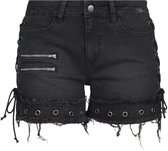 Zwarte denim shorts met ritssluitingen aan de voorkant, veters aan de zijkanten en rafelige zoom met ringetjes.