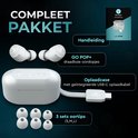 Compleet pakket met witte oordopjes, oplaadcase met USB-C kabel en 3 sets oortips (S,M,L).