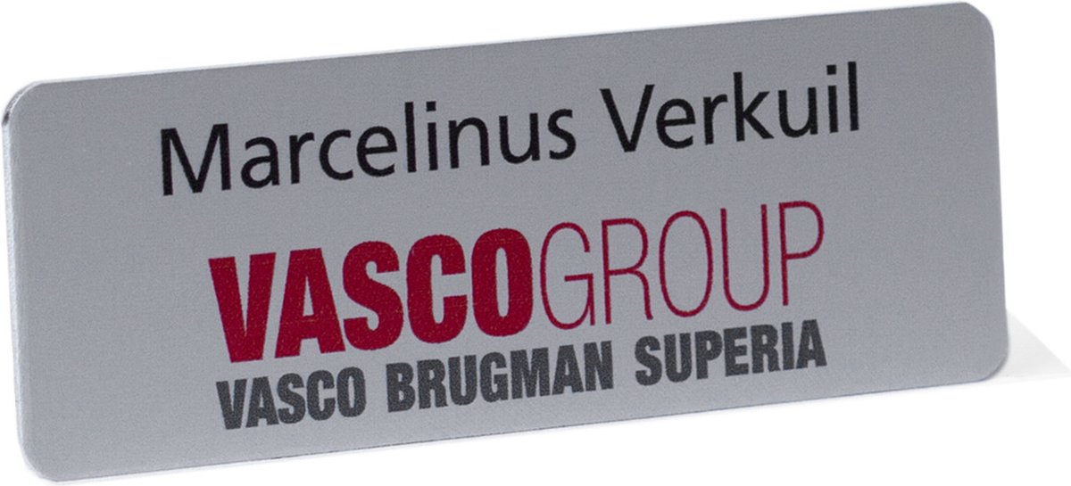 Naambadge | Achtergrond zilverkleurig | 70x25 mm | Bedrukt | Staffelkortingen