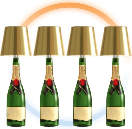 Quatre lampes de table dorées en forme de bouteilles de champagne.