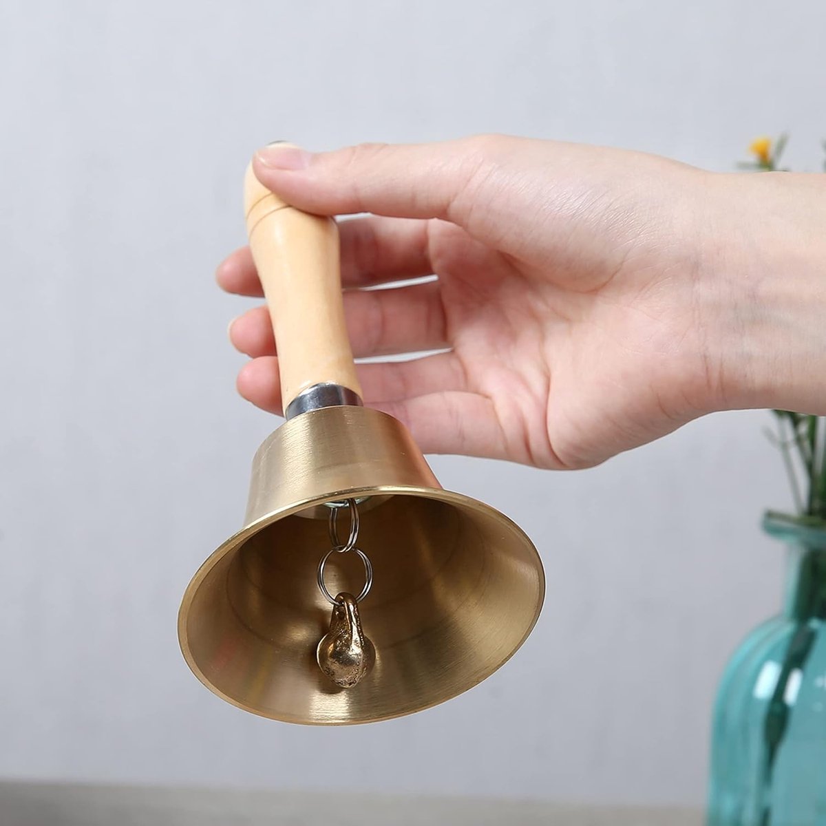 Fraaie bronzen handbel met beukenhouten - online veiling Catawiki