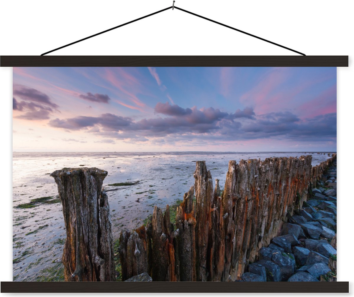 Posterhanger incl. Poster 90x60 cm - Schoolplaat - Palen in de Waddenzee bij Moddergat - T