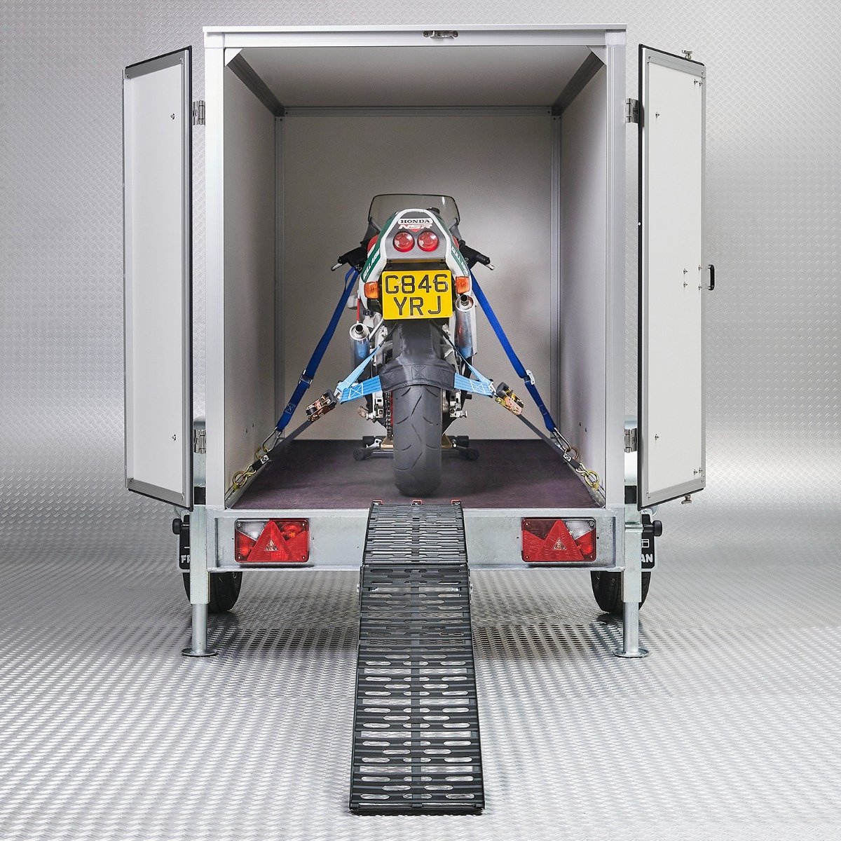 NTG Airlinerail 2 stuks elk 2 m met 10 stuks fitting | hoekige vorm | met gaten | 1975 mm | Aluminium | Zurrschiene | Ladingzekering voor vrachtwagens, aanhangwagens en stacaravans | Toebehoren