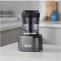 Grijze Kenwood chopper op een aanrecht.