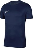 Donkerblauw Nike sportshirt met wit logo op de linkerborst. Standaard ronde hals en korte mouwen.
