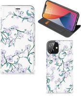 Smart Cover Geschikt voor iPhone 12 | Geschikt voor iPhone 12 Pro Telefoonhoesje Blossom White