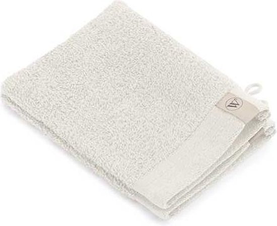 Opgevouwen beige washandje van badstof met een Walra merklabel en ophanglus.