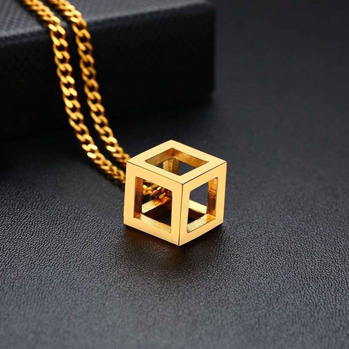 Kubus Ketting met Hanger - Goud kleurig - Kettingen Heren Dames - Papa Cadeau Voor Mannen - Vaderdag