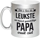 Dit is hoe de leukste en meest geweldige papa eruitziet cadeau koffiemok / theebeker - zilverkleurig - 330 ml - verjaardag / Vaderdag - cadeau tekstmokken