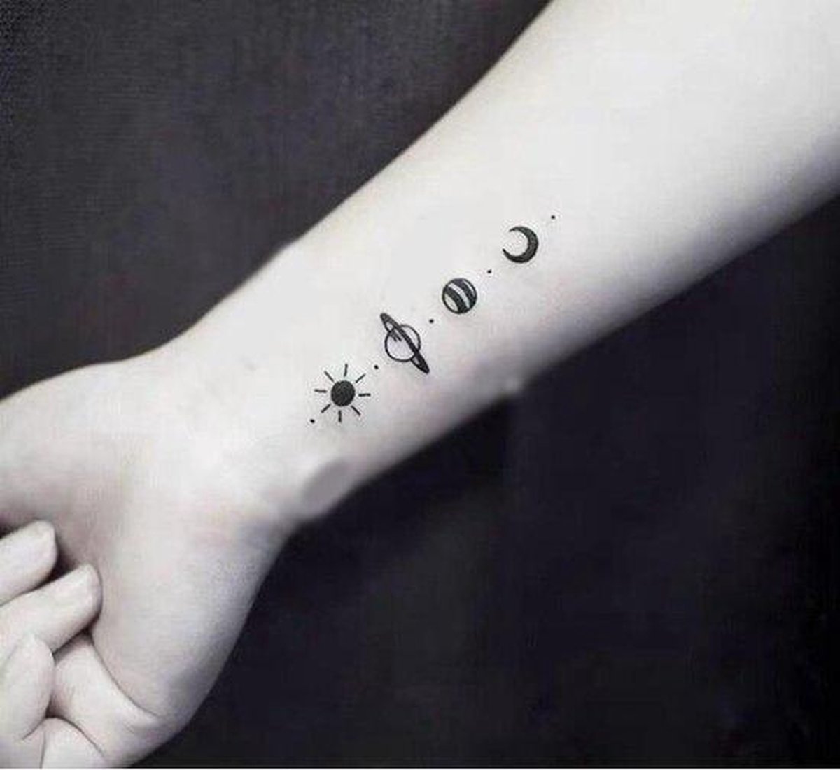 Ruimte Tattoo 'Space' | Nep Tattoo | Plak Tattoo | Festival | Planets |  Ruimte | Planeten | bol.com
