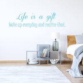 Muursticker Life Is A Gift - Lichtblauw - 80 x 22 cm - slaapkamer engelse teksten