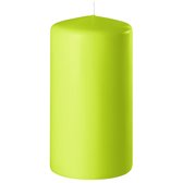 2x Lime groene cilinderkaarsen/stompkaarsen 6 x 15 cm 58 branduren - Geurloze kaarsen lime groen - Woondecoraties