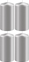 4x Metallic zilveren cilinderkaarsen/stompkaarsen 6 x 15 cm 58 branduren - Geurloze kaarsen metallic zilver - Woondecoraties