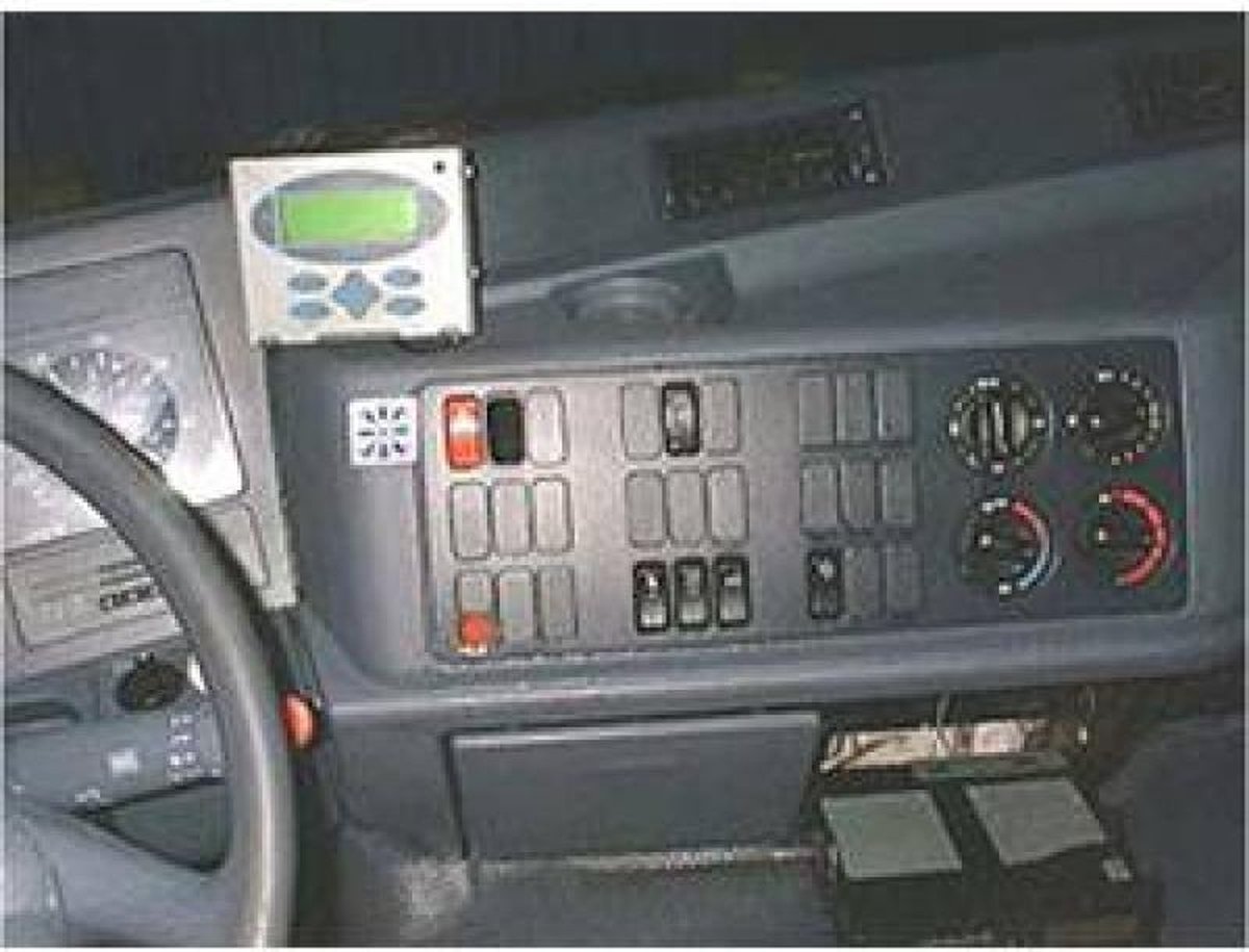 Houder - Dashmount Mercedes Benz Actros 1997-2002 LET OP: UITLOPEND ARTIKEL STERK IN PRIJS VERLAAGD!