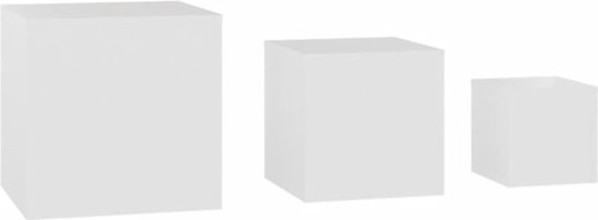 Drie witte kubussen op een witte achtergrond, van groot naar klein van links naar rechts.