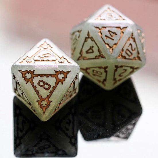 Thumbnail van een extra afbeelding van het spel Lapi Toys - Dungeons and Dragons dobbelstenen - D&D dobbelstenen - D&D polydice - 1 set (7 stuks) - 25 mm - Inclusief kunstleren bewaarzak - Wit