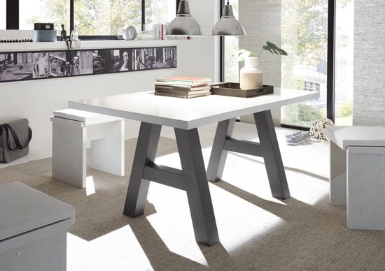 Eettafel met A-frame 140cm gelamineerd houtsoort mat wit en kunst frame