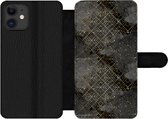 Bookcase Geschikt voor iPhone 12 Pro Max telefoonhoesje - Marmer print - Zwart - Goud - Geometrie - Met vakjes - Wallet case met magneetsluiting
