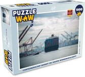 Puzzel Containerschip wordt de haven binnengesleept met een sleepboot - Legpuzzel - Puzzel 1000 stukjes volwassenen