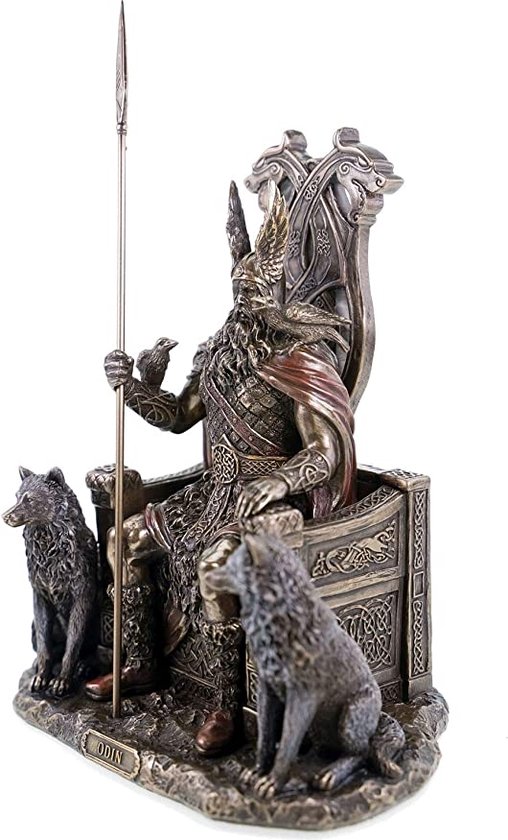 Mythologie nordique, le dieu Odin,assis sur un trône de pierre