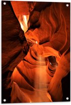 WallClassics - Tuinposter – Zonnestralen door Antelope Canyon - 60x80 cm Foto op Tuinposter  (wanddecoratie voor buiten en binnen)