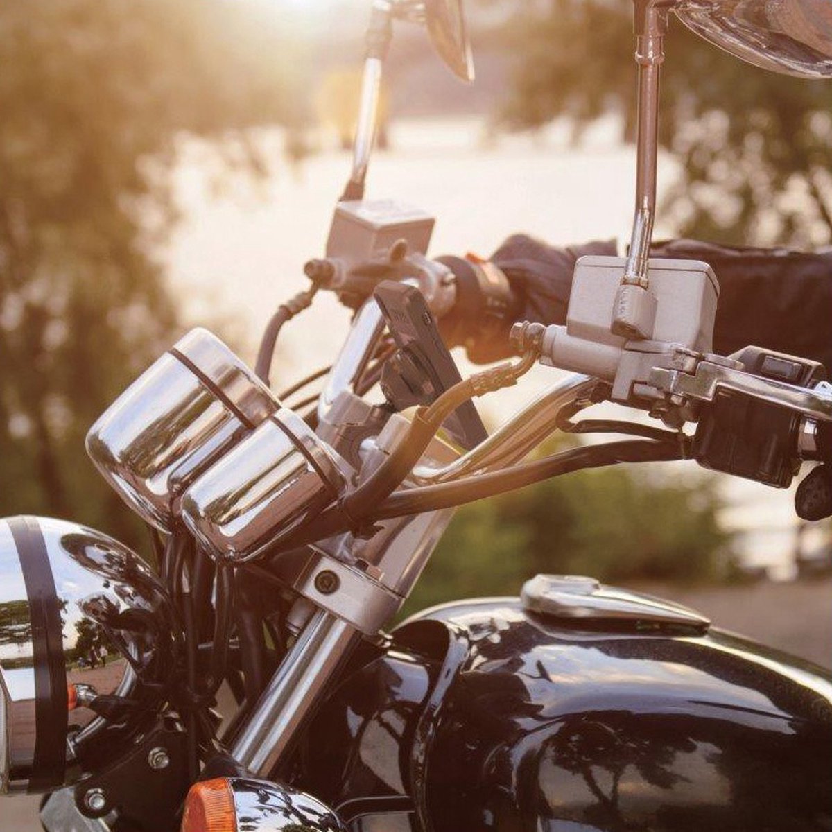 Tigra FitClic Neo Motorcycle Kit for Apple iPhone 13/13 Pro