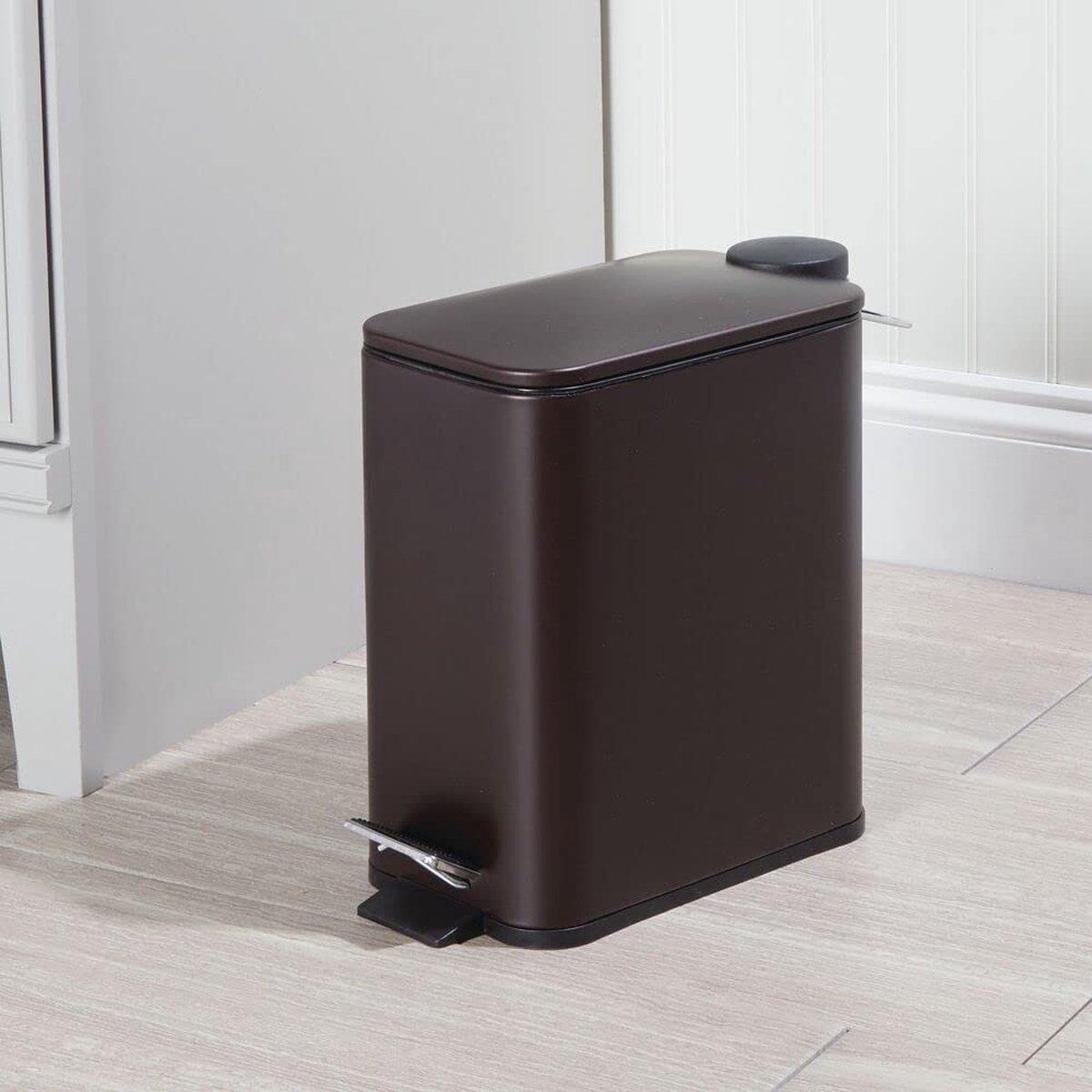 mDesign Pedaalbak - Afvalbak met pedaal, deksel en plastic emmer