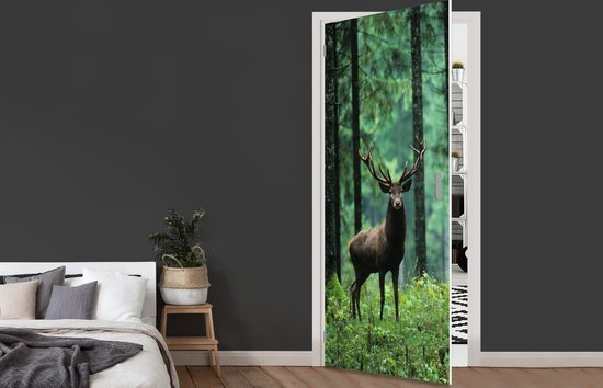 Deursticker Hert - Bos - Bomen - Dieren - Natuur - 90x215 cm - Deurposter