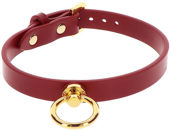 Bordeauxrode band met gouden O-ring en gouden gesp.