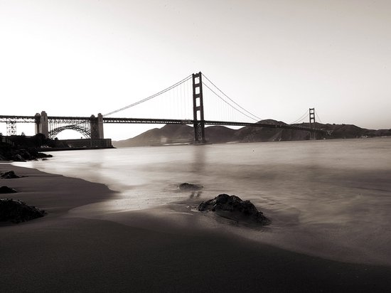 Papier peint photo - San Francisco: Golden Gate Bridge en noir et blanc.