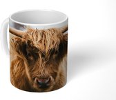 Mok - Koffiemok - Schotse Hooglander - Koe - Gras - Dieren - Natuur - Mokken - 350 ML - Beker - Koffiemokken - Theemok
