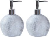 Items - Zeeppompje/dispenser - 2x stuks - Kunststeen - Cement grijs - 10 x 15 cm