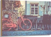 WallClassics - Bois - Vélo rouge garé sur terrasse - 100x75 cm - 12 mm d'épaisseur - Photo sur bois (avec système de suspension)