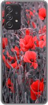 Geschikt voor Samsung Galaxy A53 5G hoesje - Rode Klaprozen in een zwart wit afbeelding - Siliconen Telefoonhoesje