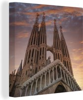 Canvas Schilderij Sagrada Familia kathedraal in Barcelona bij zonsondergang - 90x90 cm - Wanddecoratie
