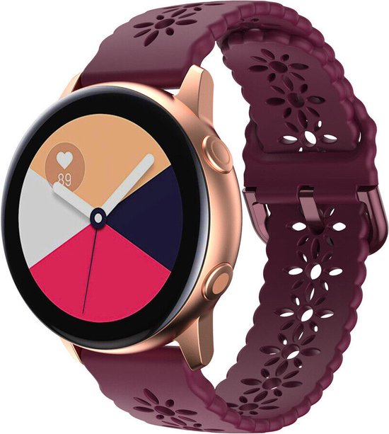 Montre connectée or rose avec bracelet en silicone bordeaux à motif floral.