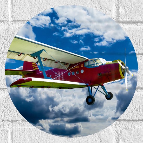 WallClassics - Muursticker Cirkel - Rood/Geel Vliegtuig in Wolkenvelden - 30x30 cm Foto op Muursticker