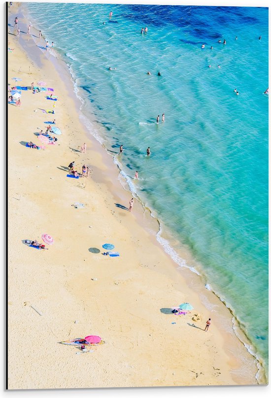 WallClassics - Dibond - Toeristisch Strand  - 40x60 cm Foto op Aluminium (Met Ophangsysteem)